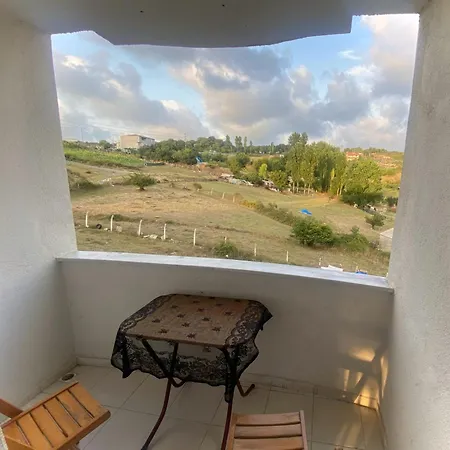 Closest House To The Airport Apartment *